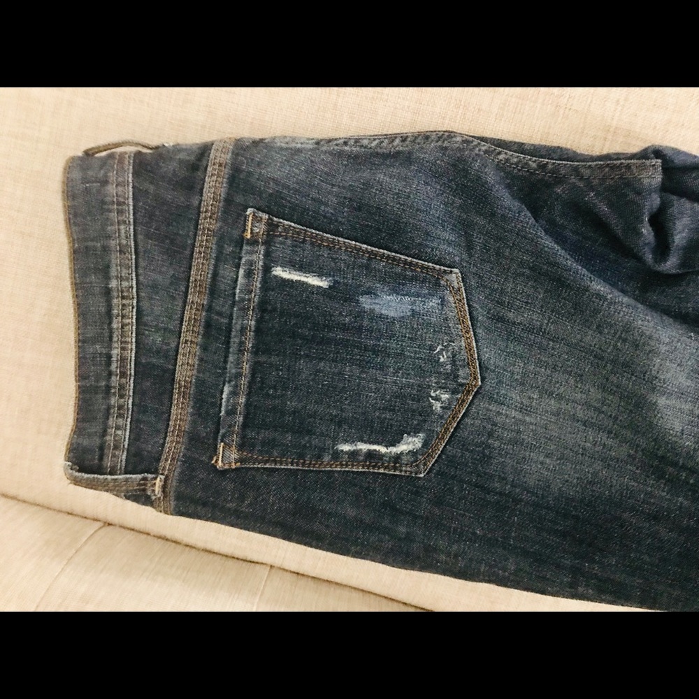 Eunina like new. Relaxed, skinny, low rise jeans.